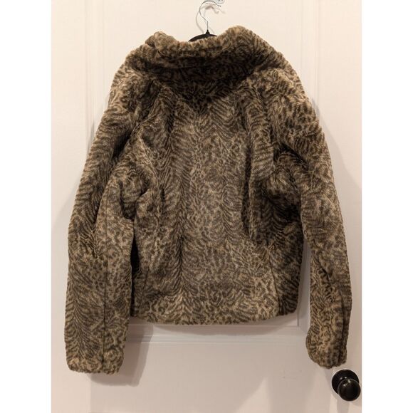 NWT Chico's Faux Fur Garbo Animal Print Cropped Jacket Coat Shrug Size 1 - Picture 3 of 8